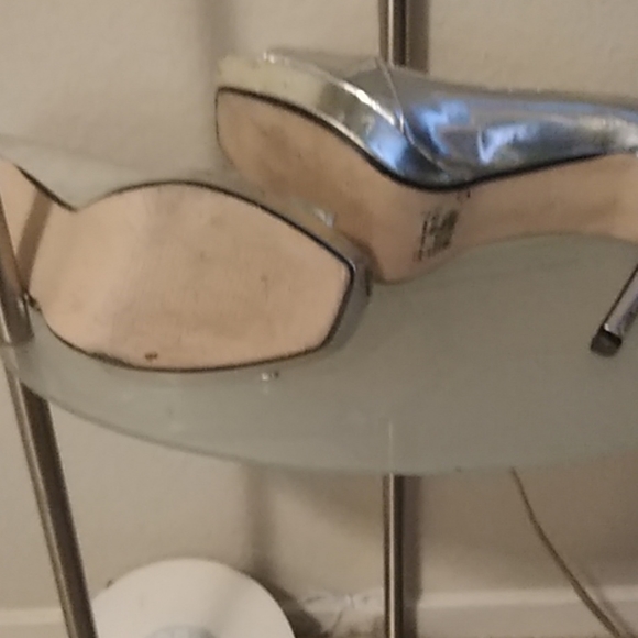 Shoes - Picture 4 of 4